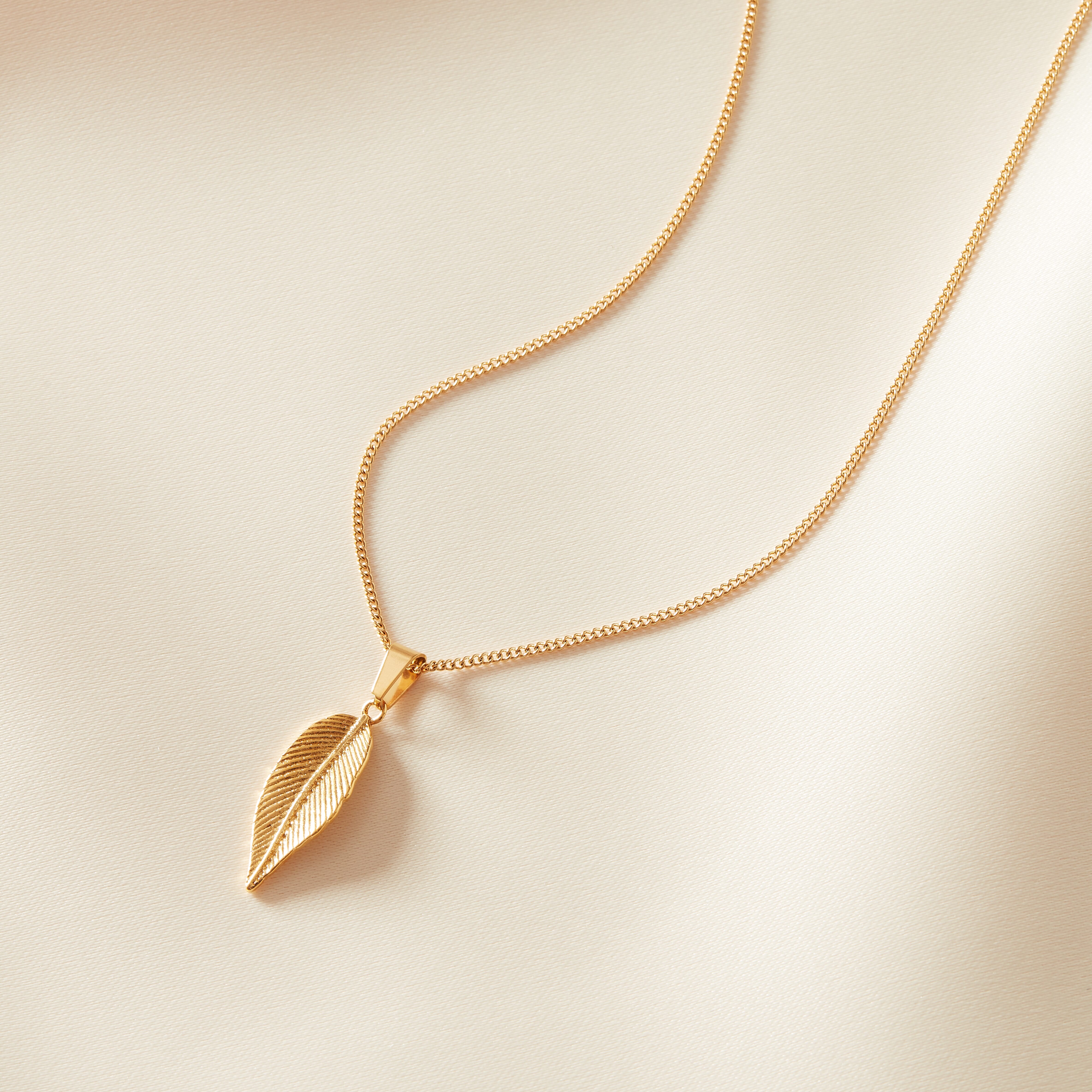 Feather Necklace Gold Soul Analyse