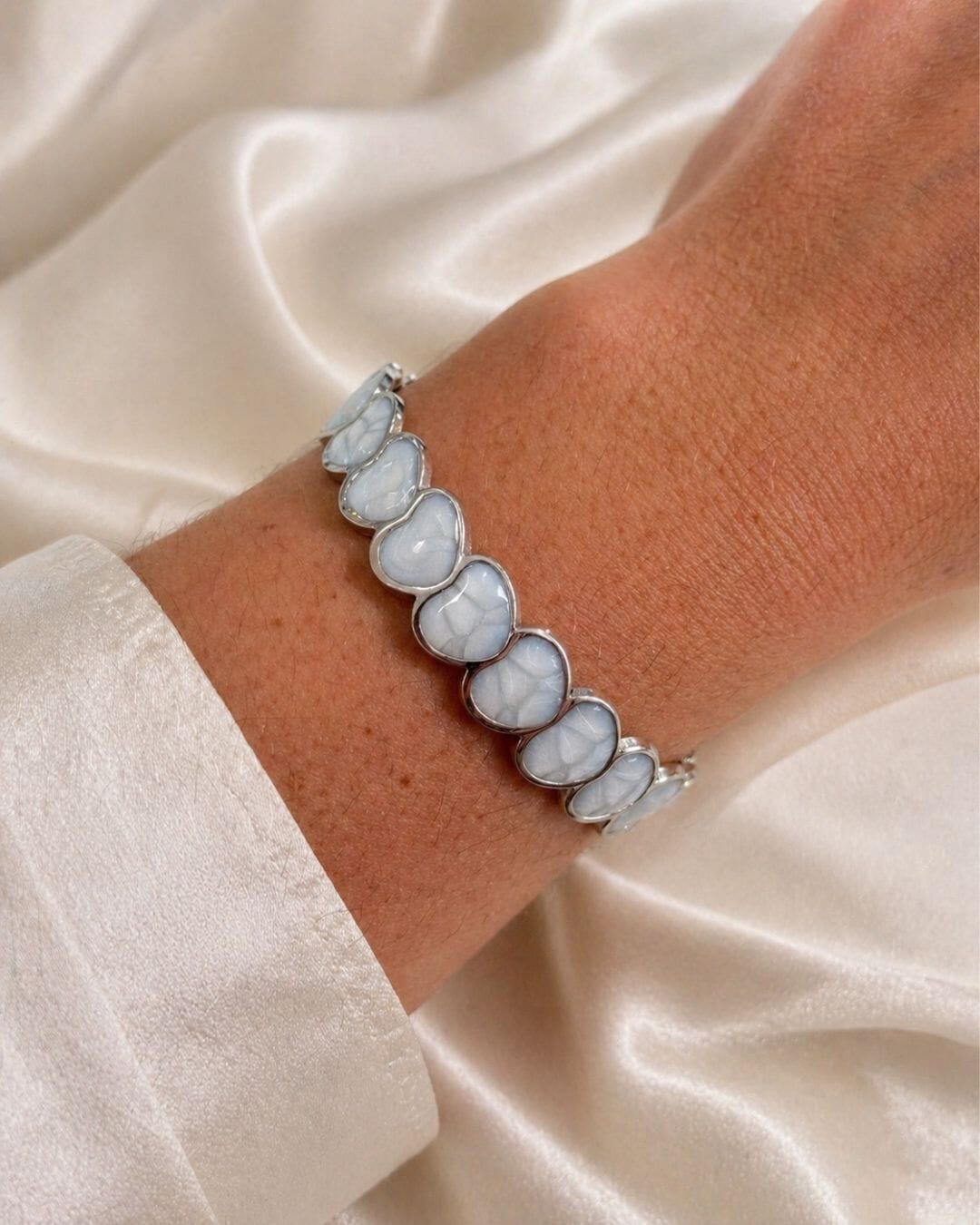 Luna-Love-Bangle-silver.jpg?w=819&h=1024&scale