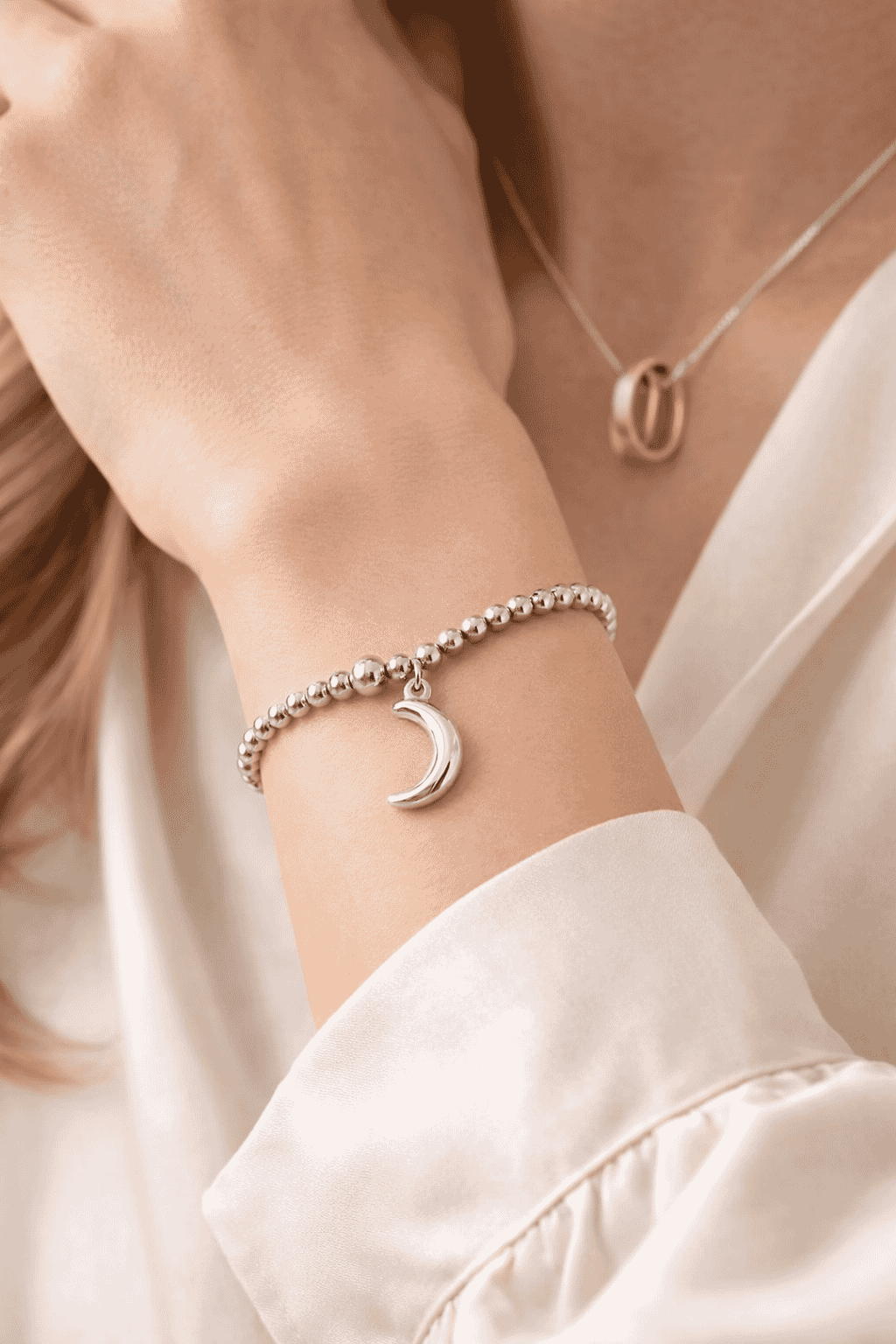 Moon-bracelet-lifestyle.png?w=683&h=1024&scale