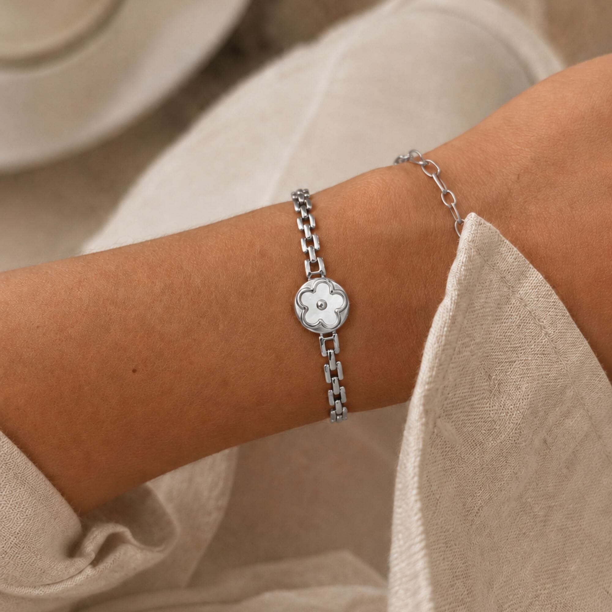 daisy-chain-bracelet-silver.jpg?w=1024&h=1024&scale