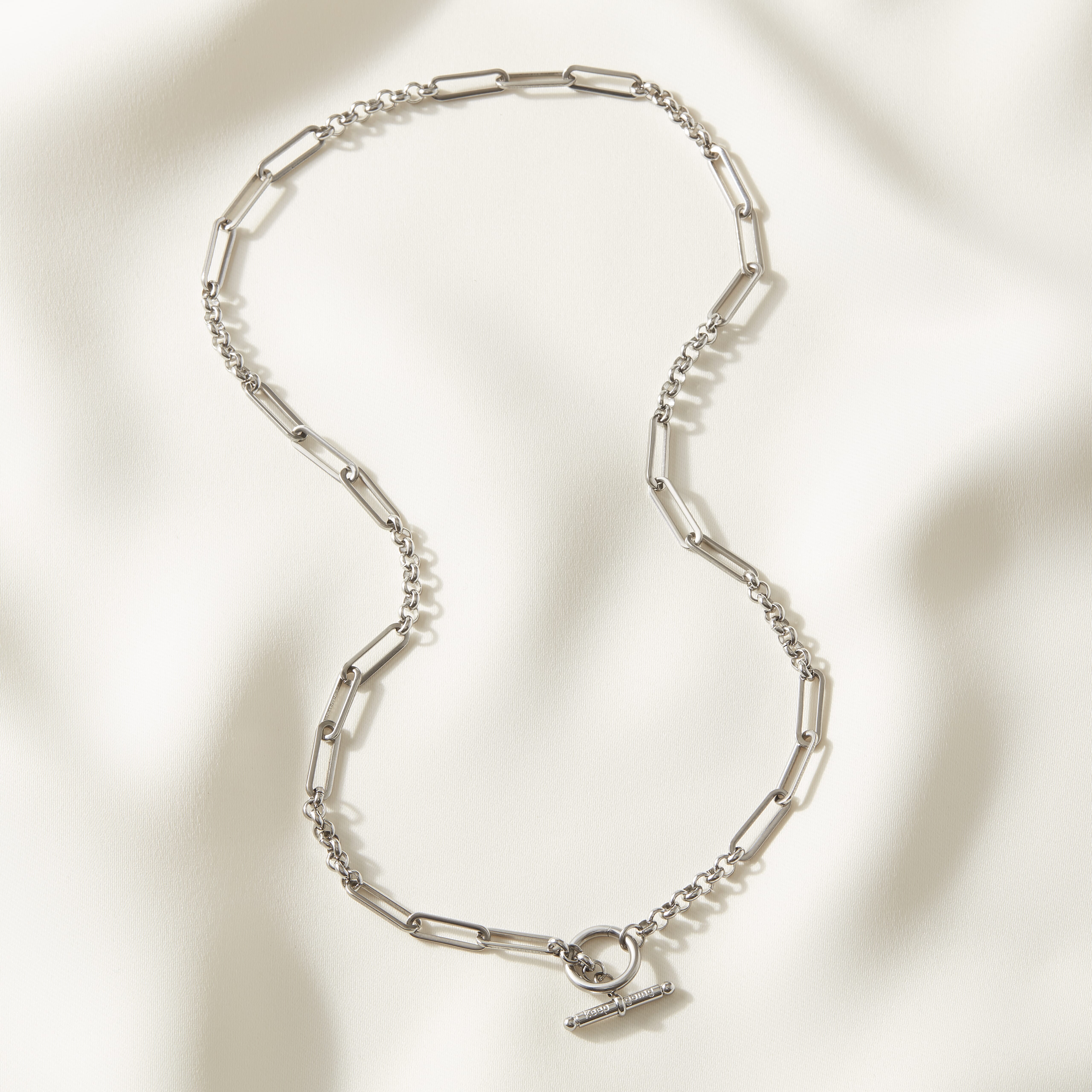 interlinked-keep-going-t-bar-necklace-252.jpg?w=1024&h=1024&scale