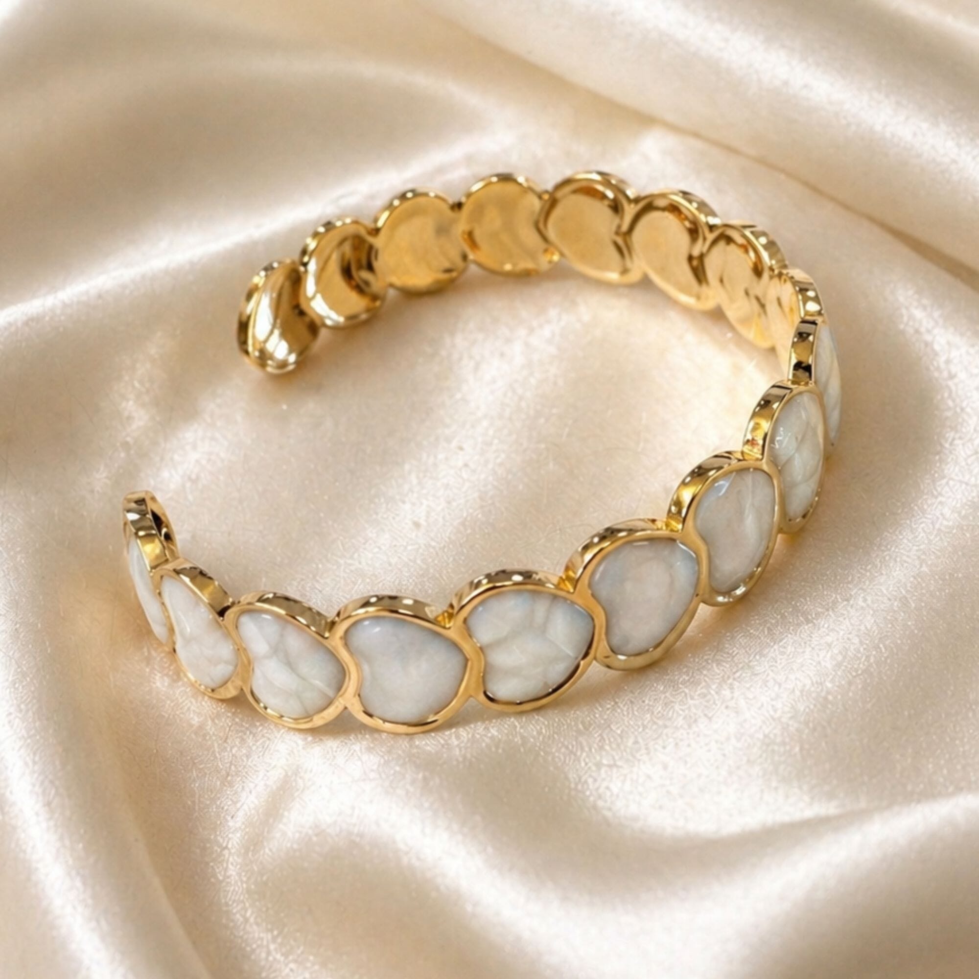 luna-love-gold-2000x2000-1.jpg?w=1024&h=1024&scale