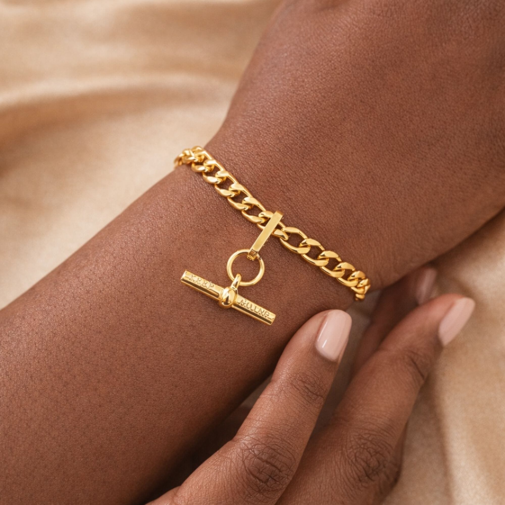 t-bar-bracelet-gold-2000x2000-1.jpg?w=1024&h=1024&scale